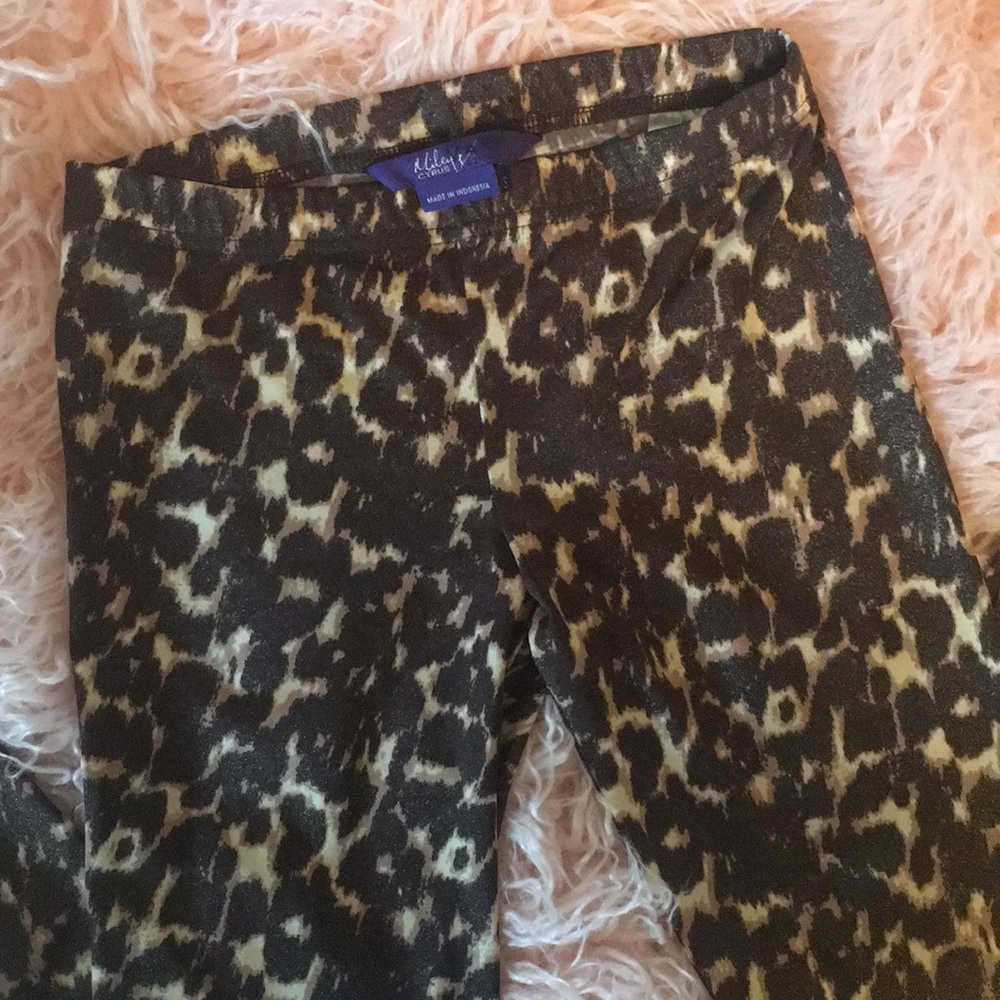 ✨ Miley Cyrus Leopard Print Leggings ✨